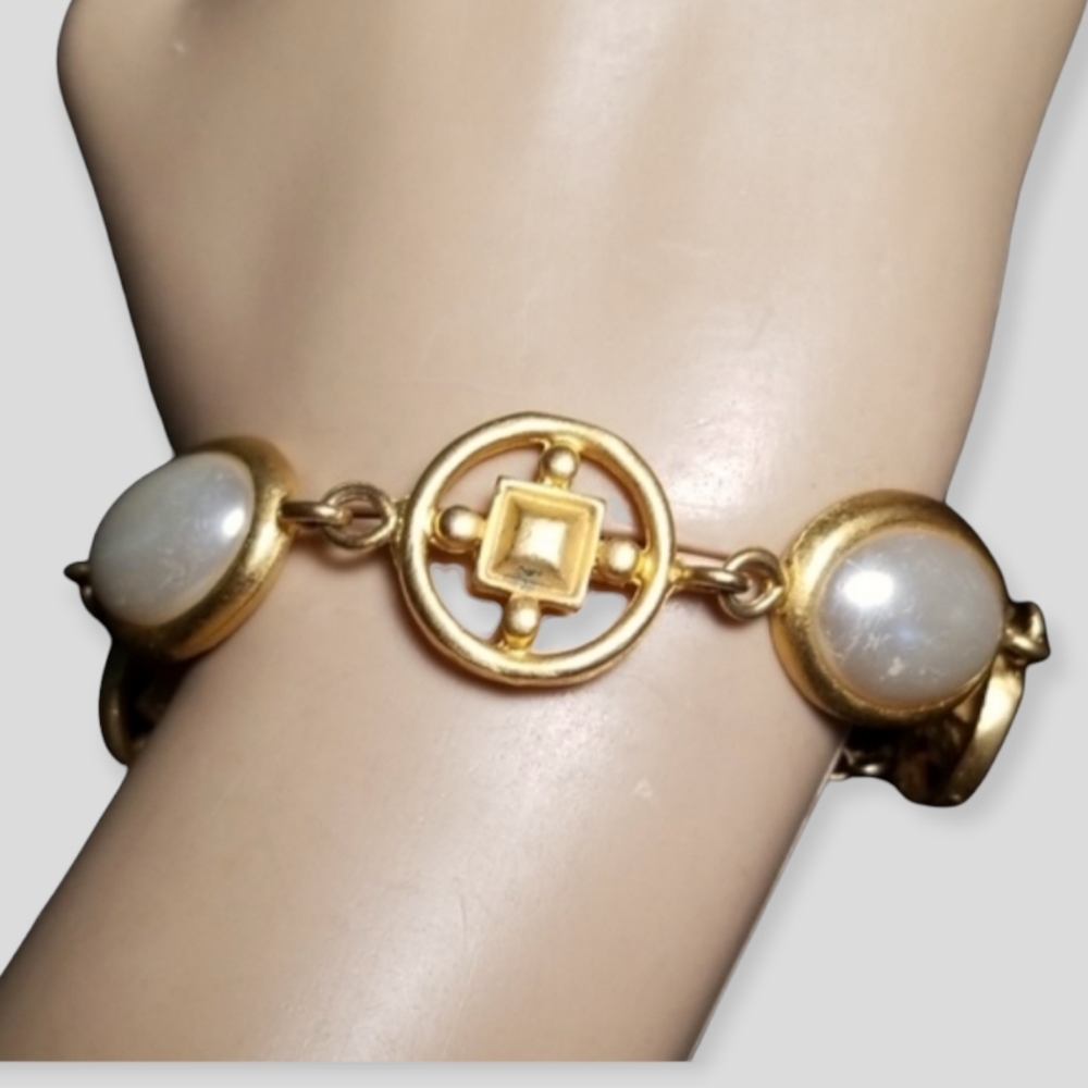 Vintage Mid Century Faux Pearl Brushed Goldtone Metal Lobster Clasp Bracelet - Picture 5 of 12